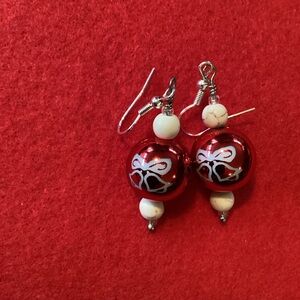 🎄Elegant Red and White Beaded Christmas Earrings